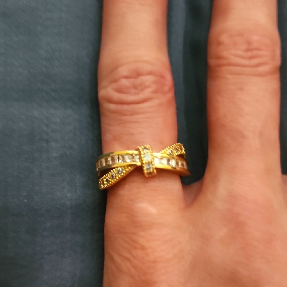 Elegant Gold Bow Ring